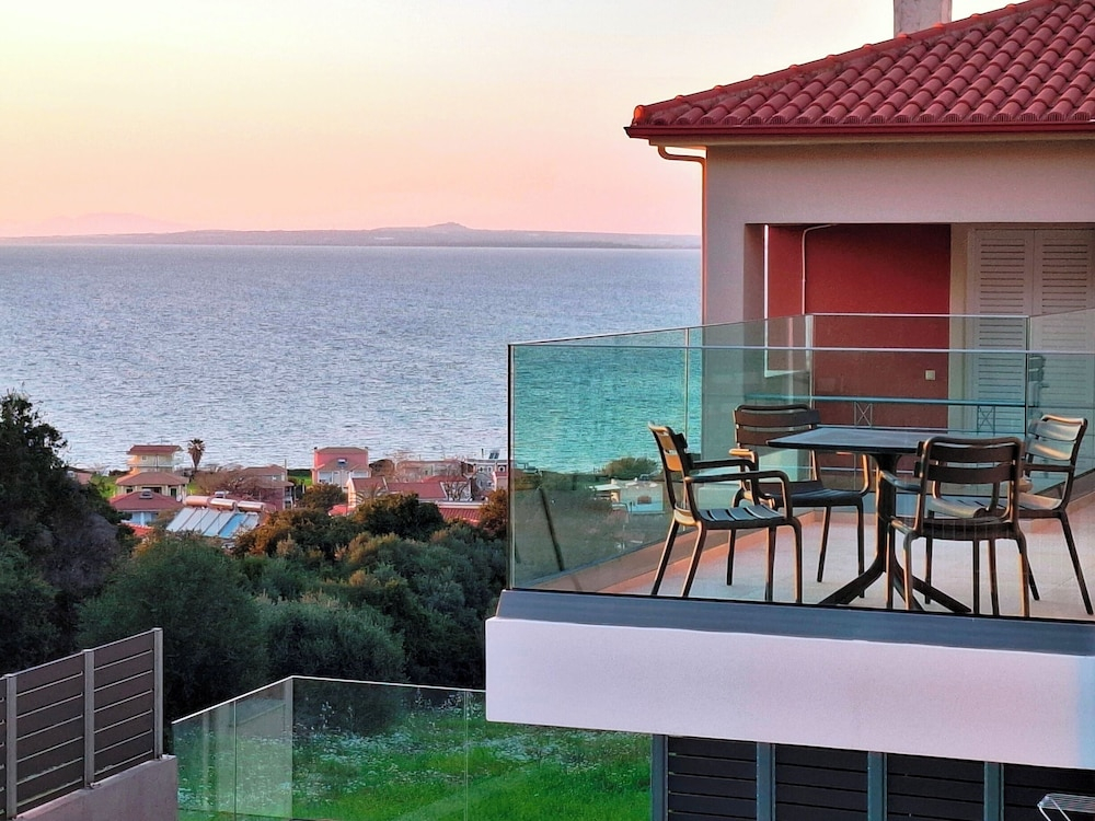 Aelia Luxury Apartments & Pool