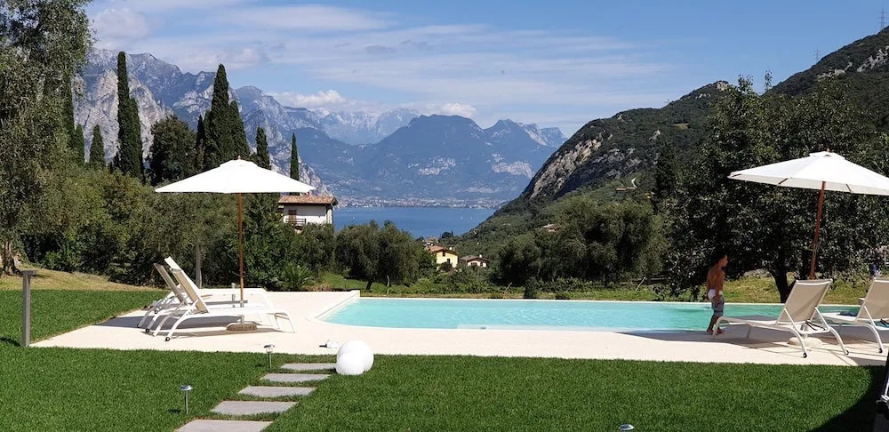 Elle Ecoholiday