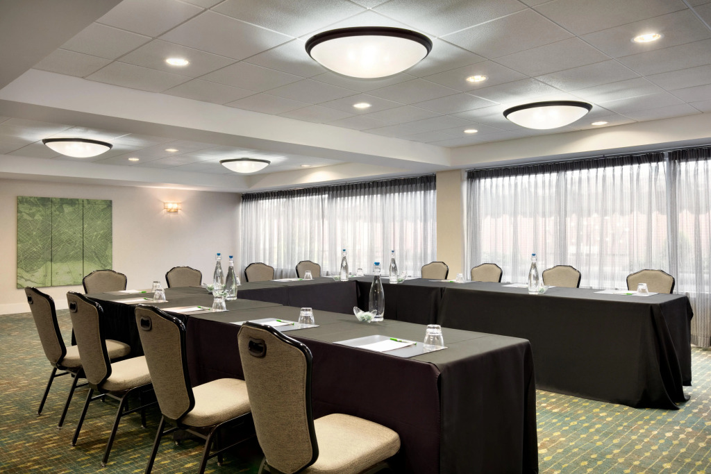 Holiday Inn Washington-Dulles International Airport by IHG