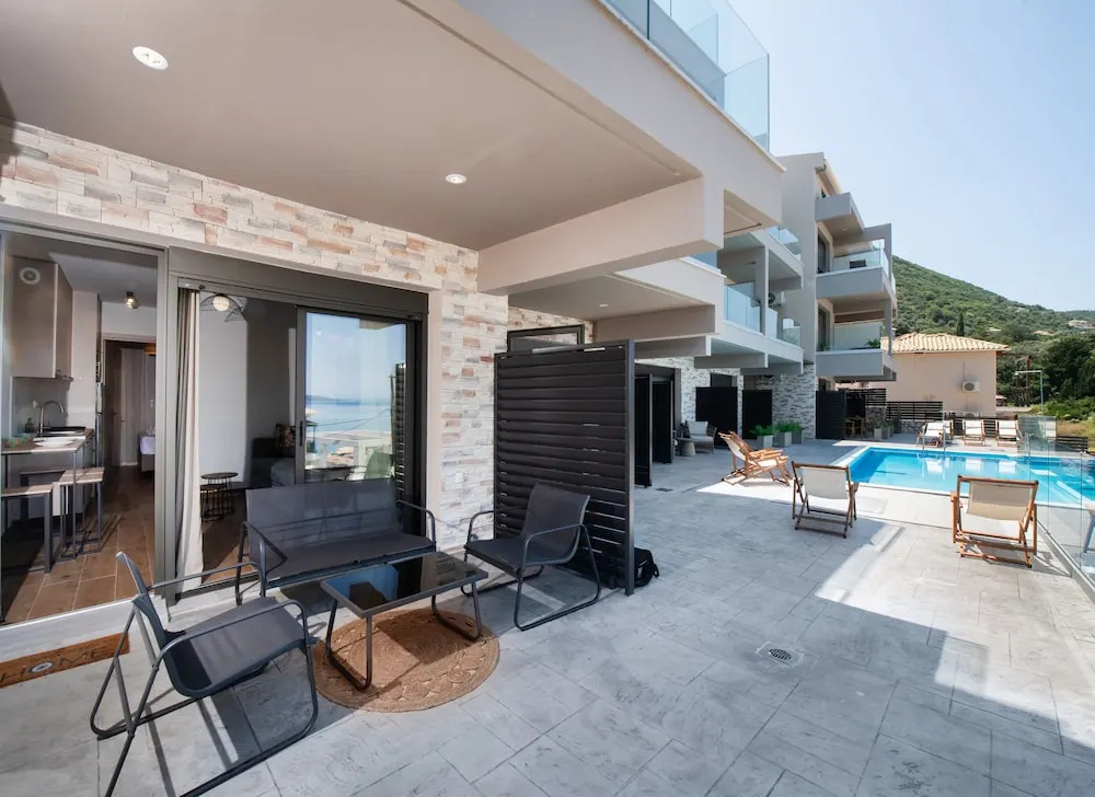The Bee Apartments Sea View