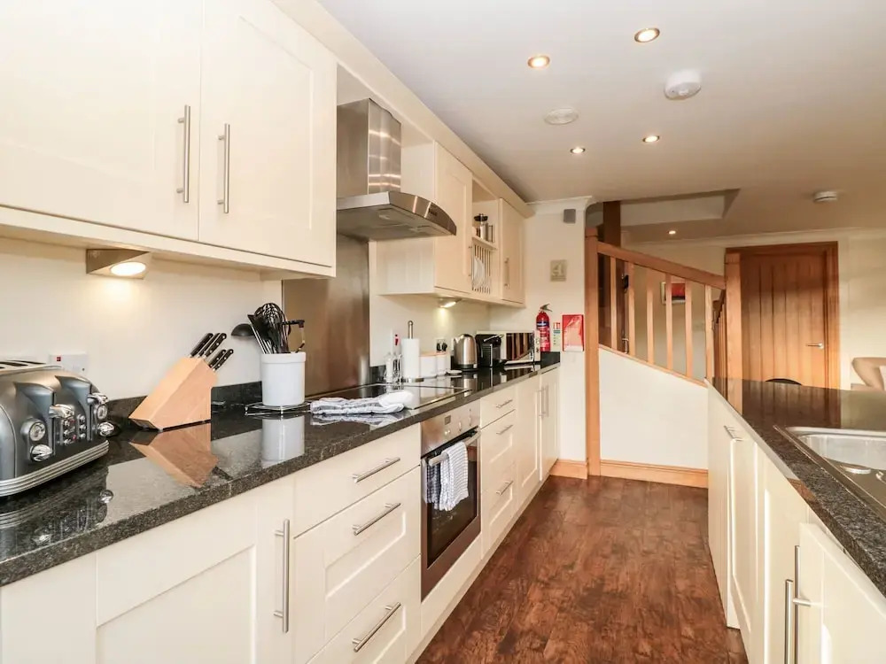 1 Coachmans Cottage, Hillfield Village