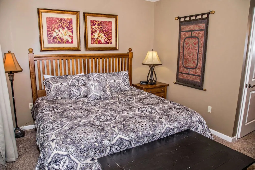 Cedar Lodge 302