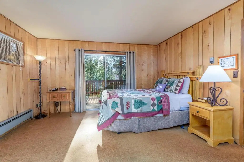 Hutchings Cabin & Apt