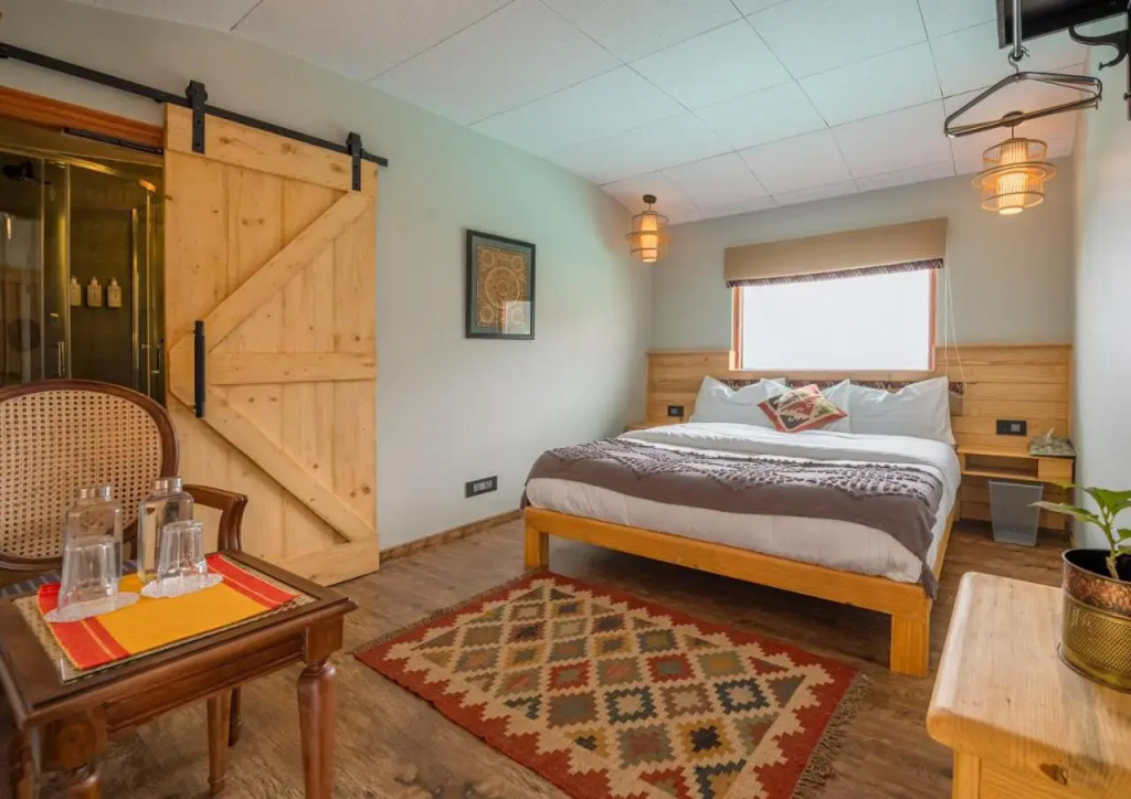 3 BHK Cottage in Chharabra, Kufri, by GuestHouser (068A)