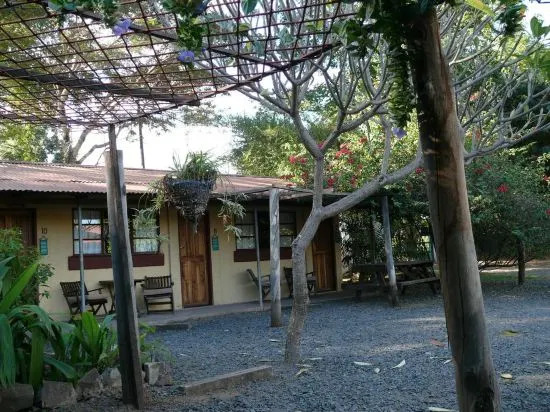 Zig Zag Town Lodge - Hostel