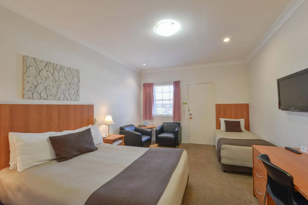 Cadman Motor Inn and Apartments