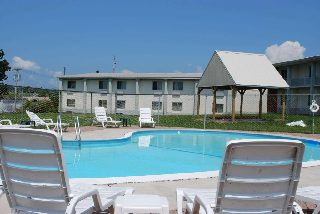 Travel Inn - Watertown NY