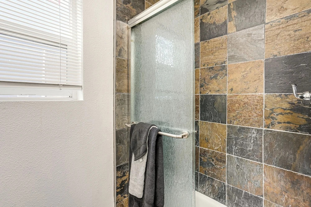 Spacious & Central! Pet-friendly Emeryville Home