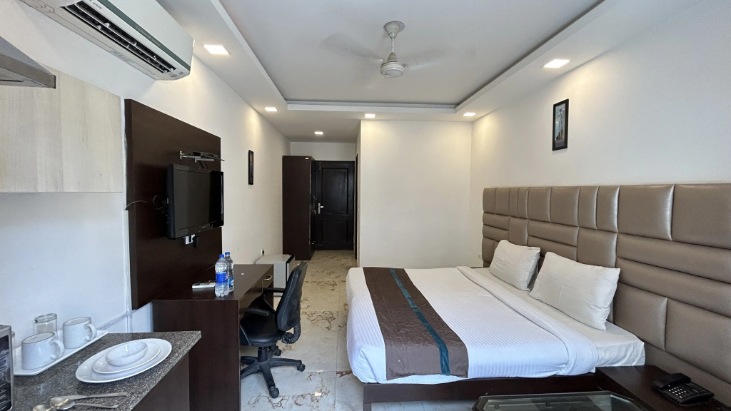 Park Stylish Studio, Dlf, Cyber City, Sector 25