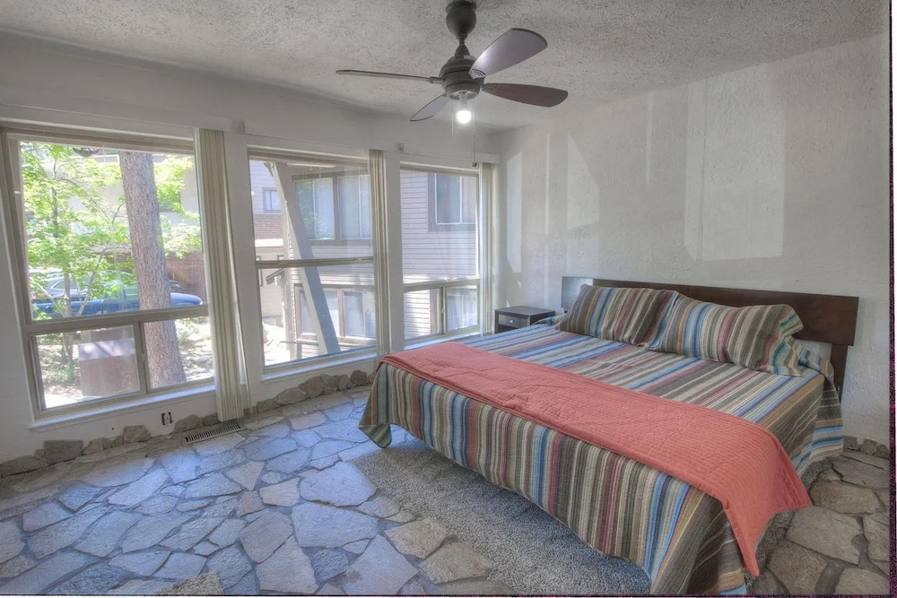 Snowbird Forest by Lake Tahoe Accommodations