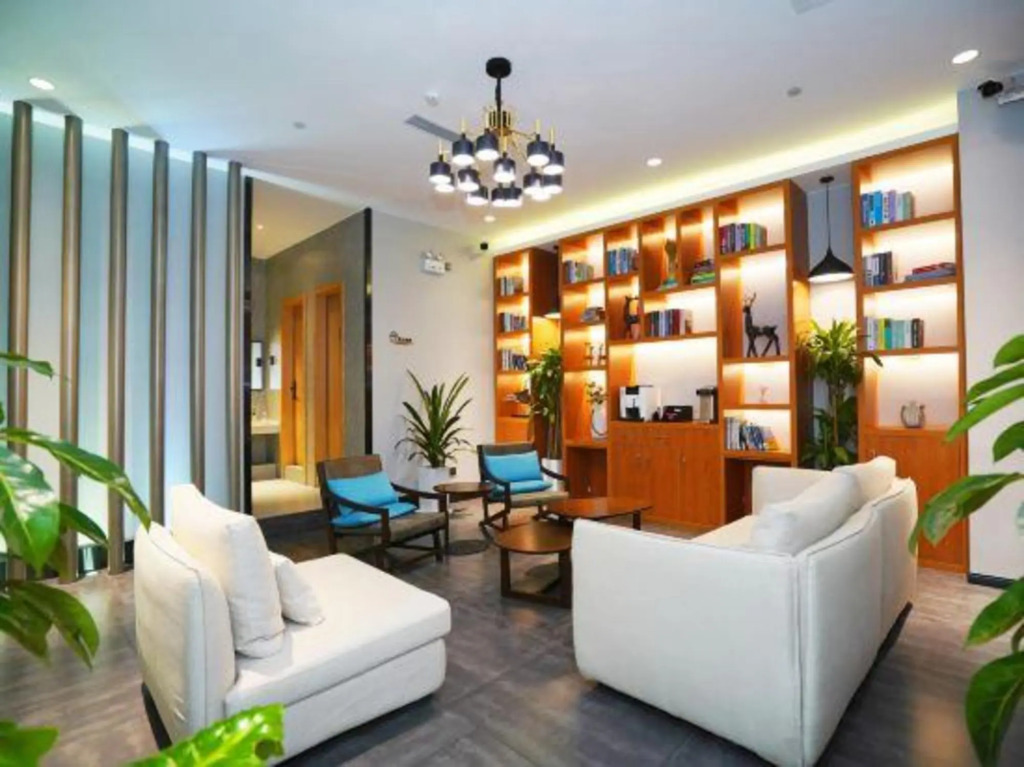 Jianguofeiman Hotel (Xi'an Bell Tower Subway Station Huimin Street)