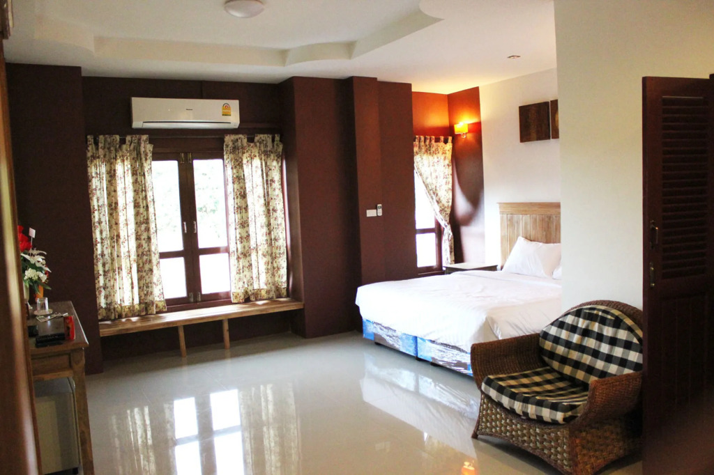 Yellow Tique Hotel