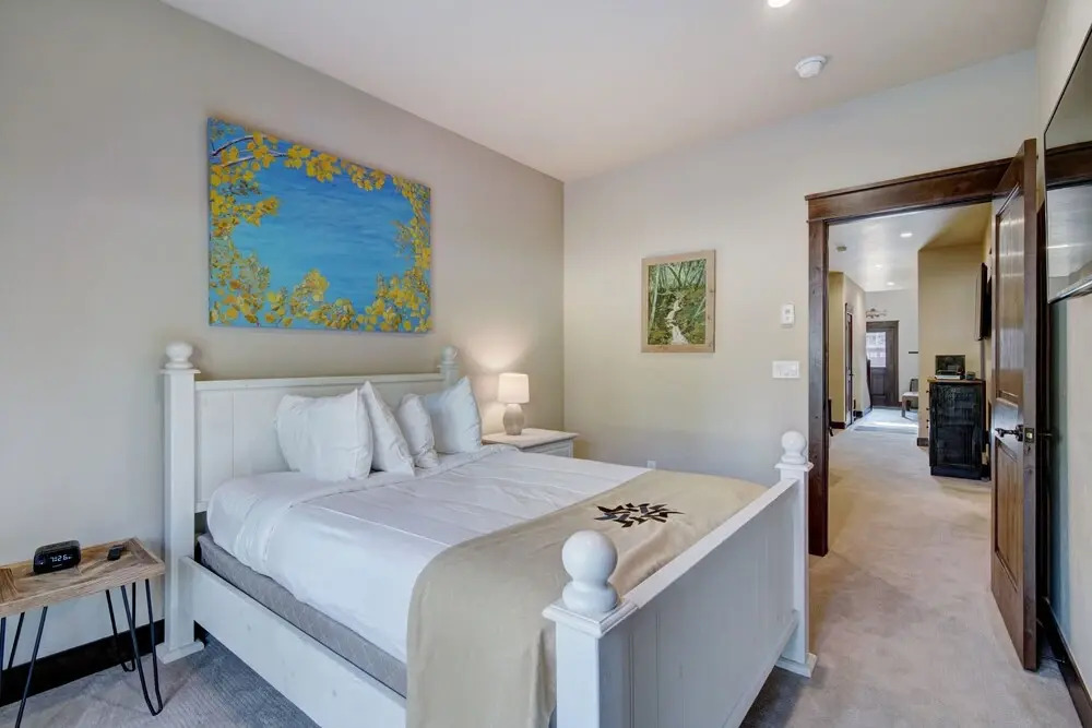 Luxury Home - Sleeps 10 - Fireplace & Mountain View 3 Bedroom Condo