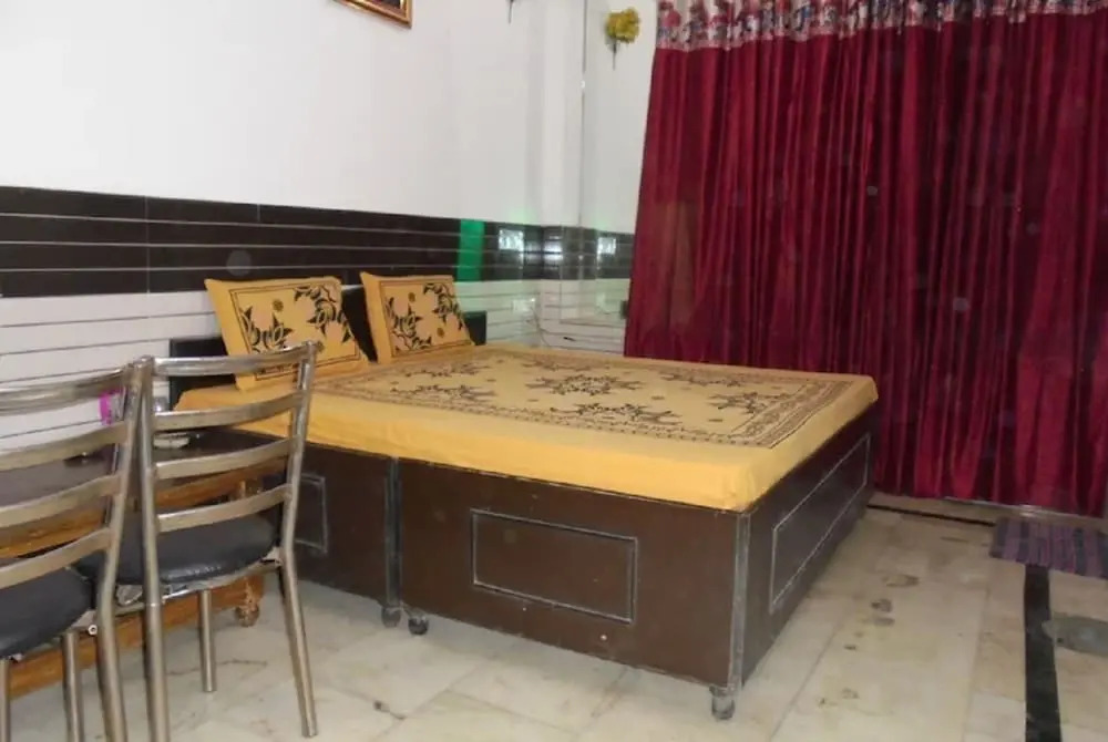 Goroomgo Labh Mahal Meerut