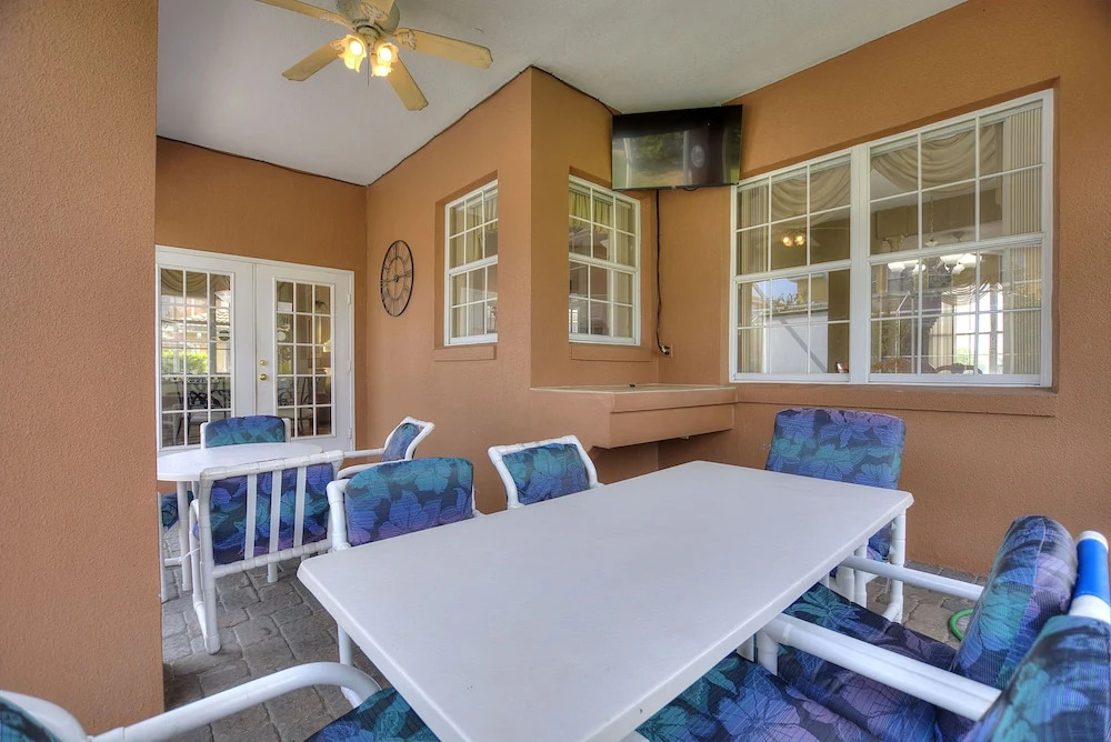 6 Bedroom Premium Home With Pool, Spa and Games Room #800