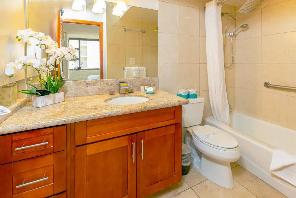 35th Floor Condo with Ocean Views, Parking, WiFi, AC - Short Walk to Beach!