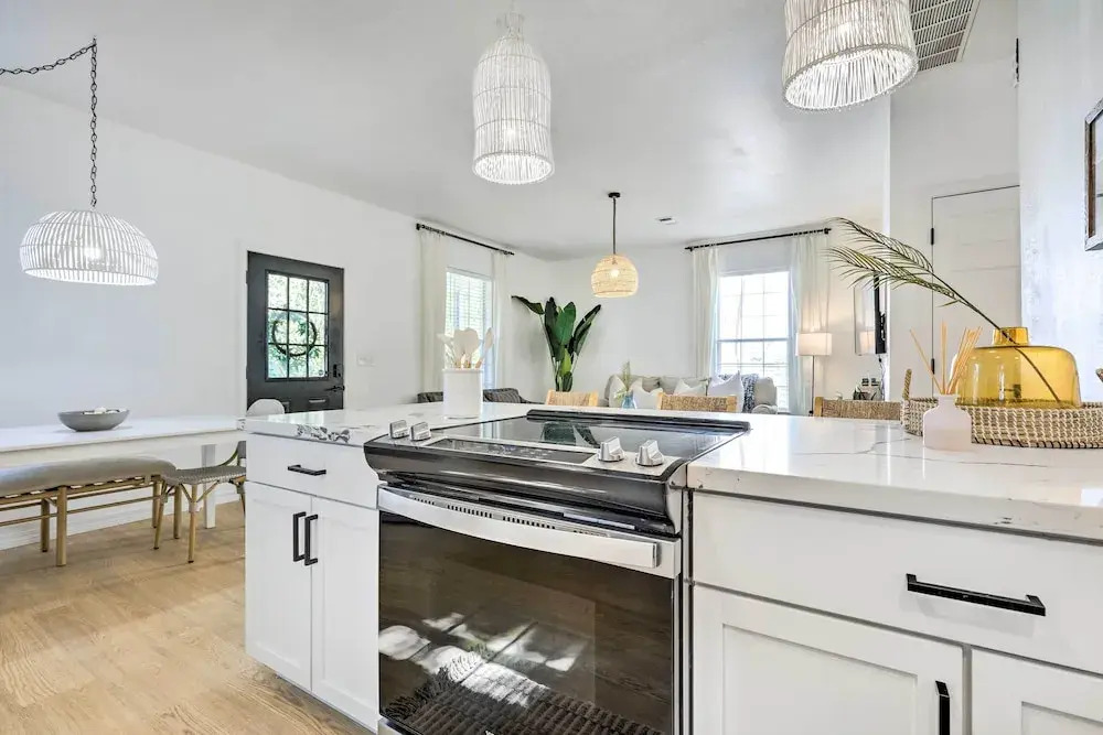 Modern & Chic Gulfport Escape: Walk to Beach!