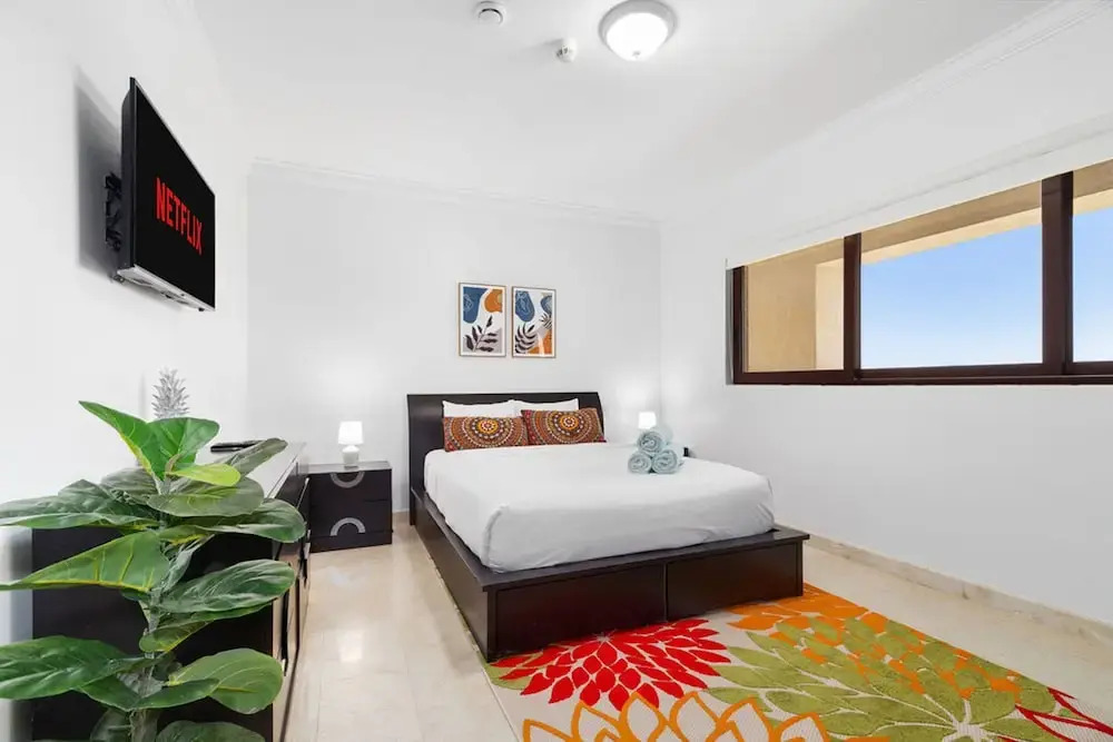 Beautiful 2BR Condo w Large Balcony in Palm Beach