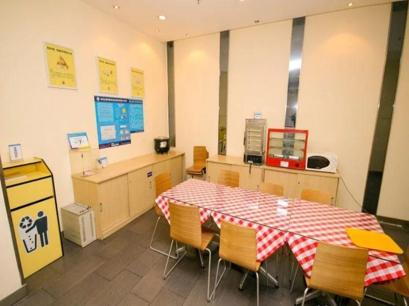 7 Days Inn Xian University of Communications Xingqing Park Branch
