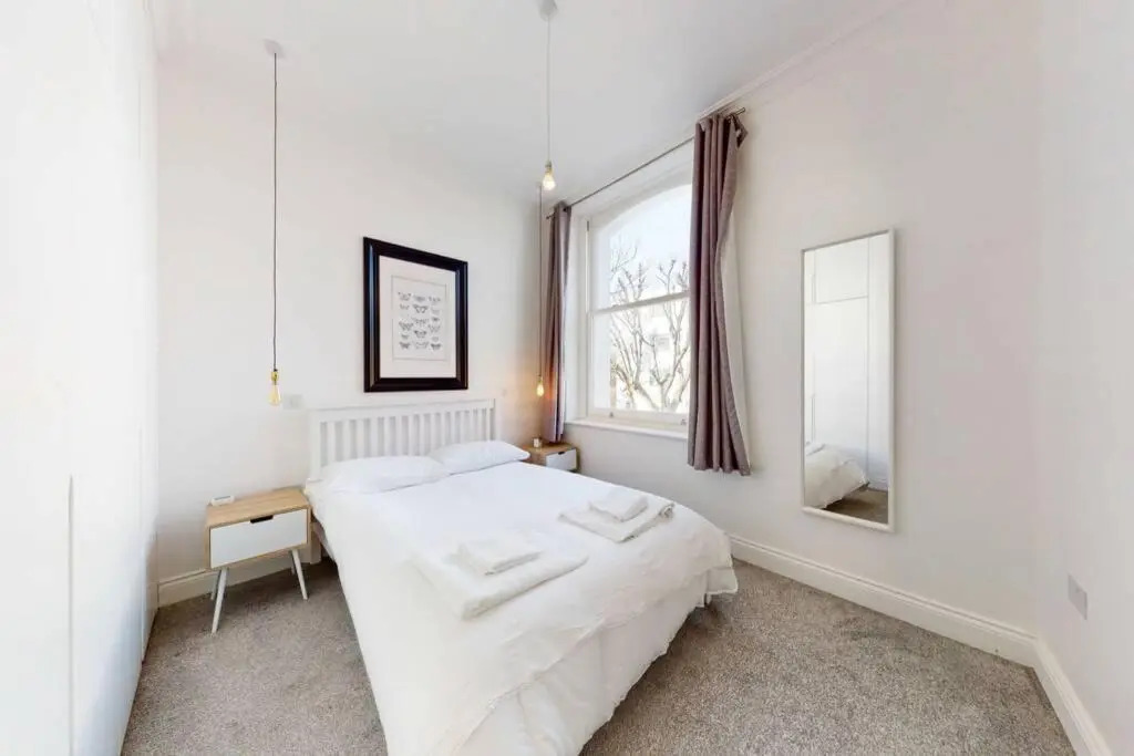 Superb 2 Bed Flat Camden 5 min walktube Station