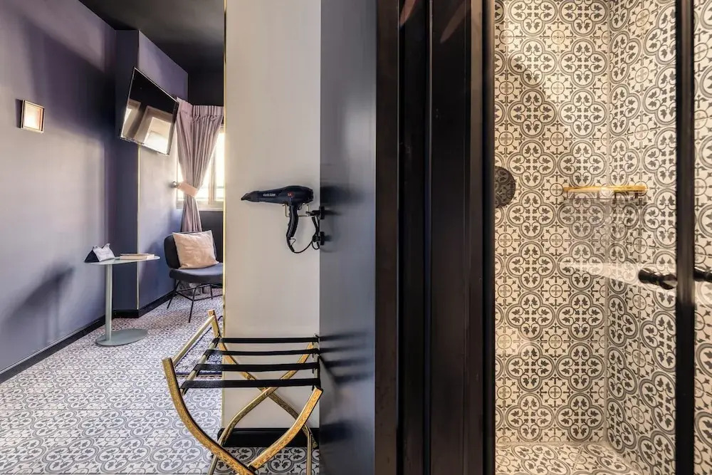 Laura Residence - Modern Studios