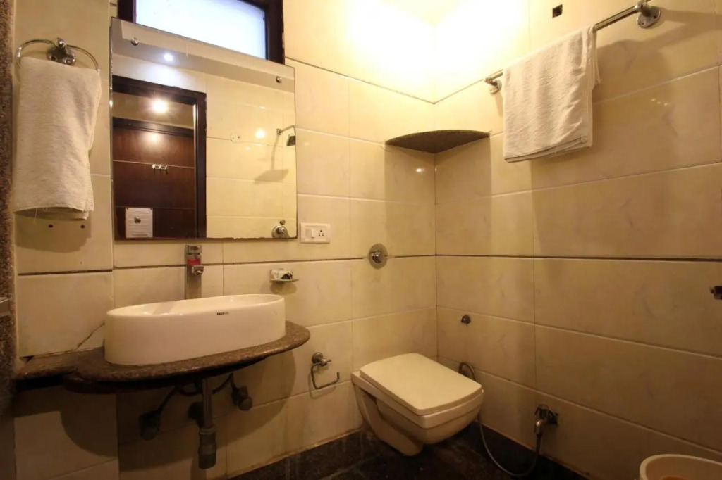 Star view by Hotel Black mooncouple friendly Near Rk ashram Metro