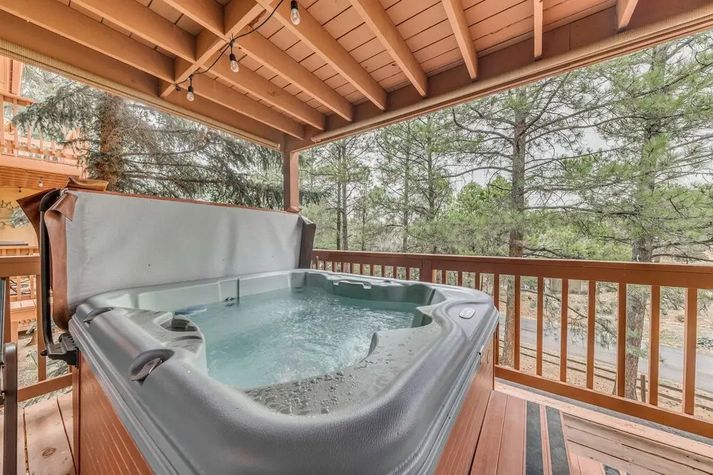 Ruidoso Condo w/ Hot Tub: Long Walk to Midtown!