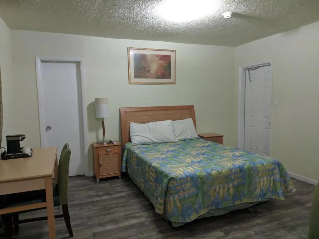Travelers Inn - Clearwater