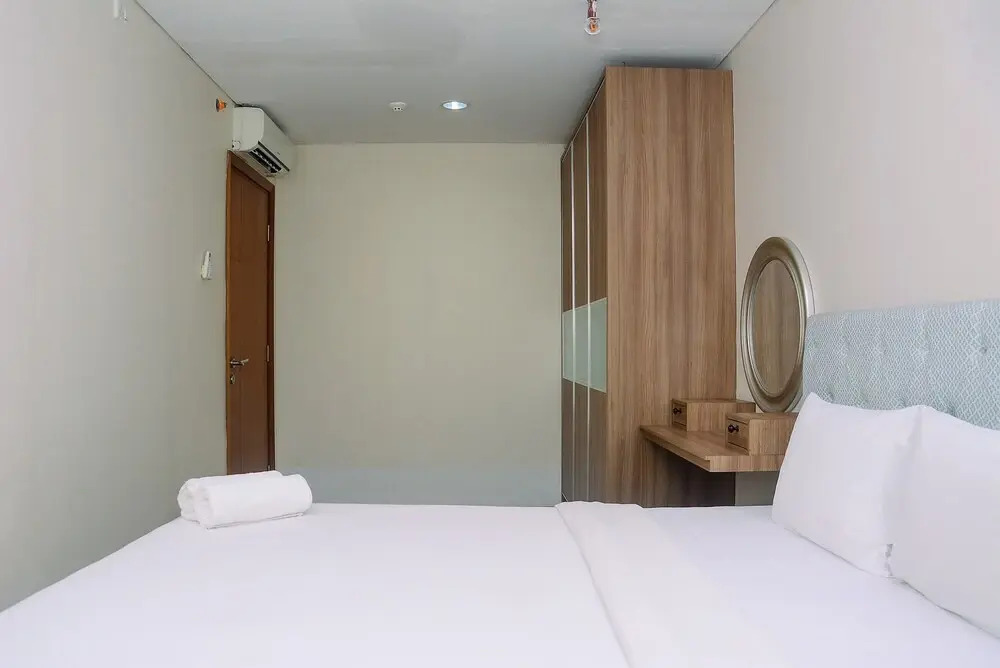 Modern and Comfy 1BR Apartment at Woodland Park Residence By Travelio