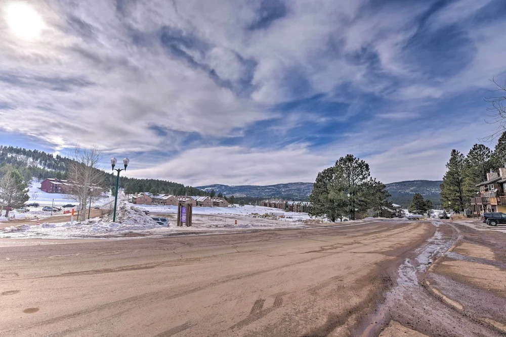 2 Blocks to Skiing & Mtb: Angel Fire Condo