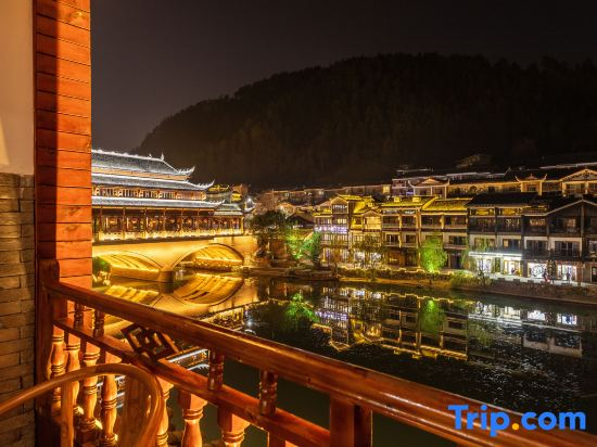 Shiheyuanfang River View Homestay (Fenghuang Tuojiang Yunqiao)