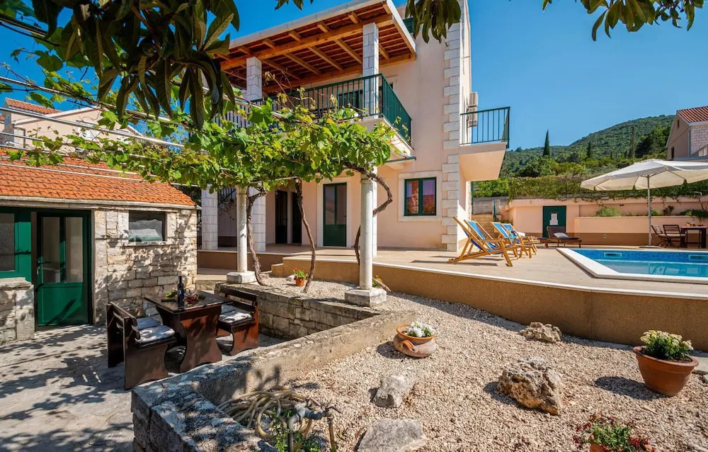 Amazing Home in Kneze With Wifi and 4 Bedrooms