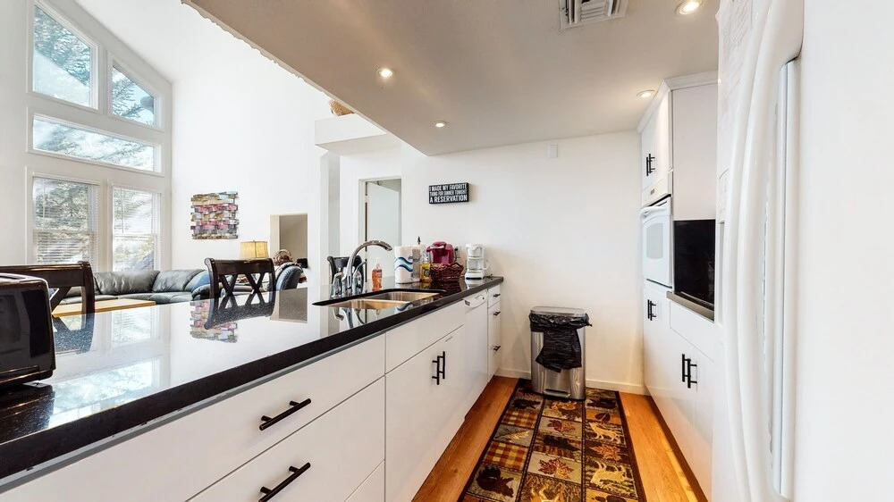 Snowcreek V 840 Spacious with Mountain Views, Gas Grill, Washer Dryer and More by RedAwning