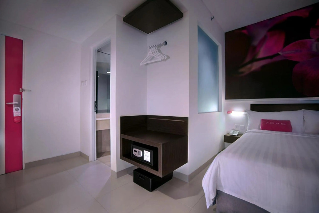 Pacific Marina Inn Airport