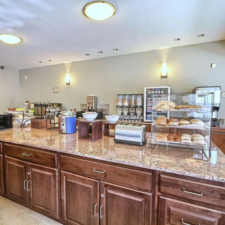 Country Inn & Suites by Radisson, Dearborn, MI