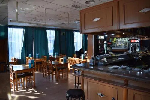 Hotel Los Leones, el más cercano a Warner