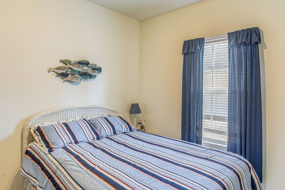 Pool Access & Pond Views: Longs Home Near Golf!