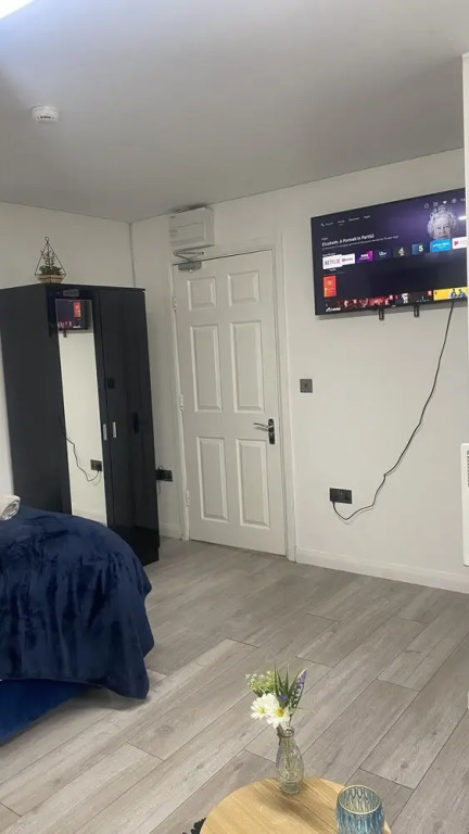 Hayy Vibrant Studios Queensgate