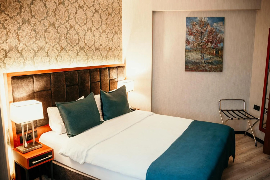 Grand Vaves Hotel
