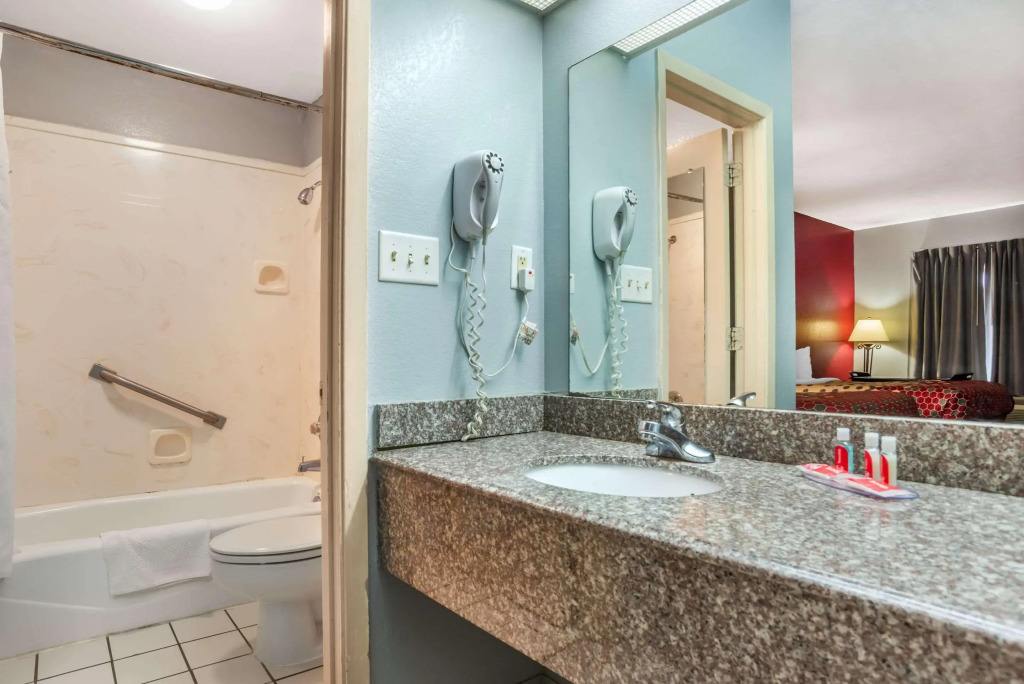 Econo Lodge Inn & Suites Philadelphia MS