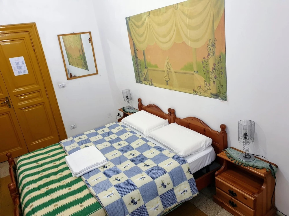 SUNSHINE HOSTEL