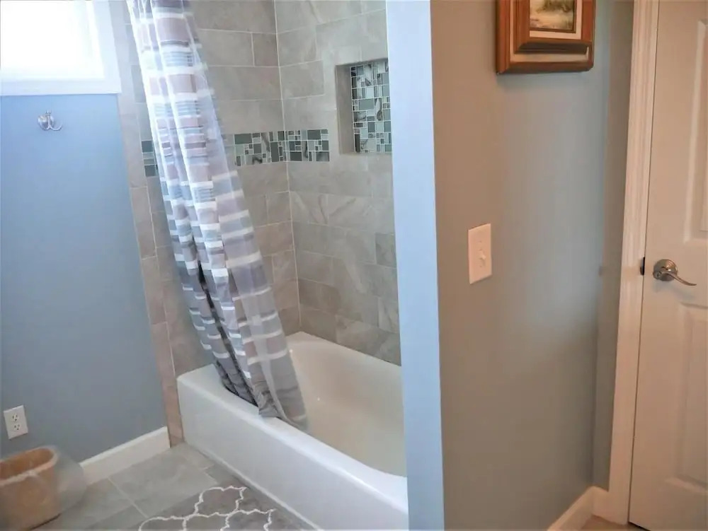 Beach Breezes - 4 Br Home