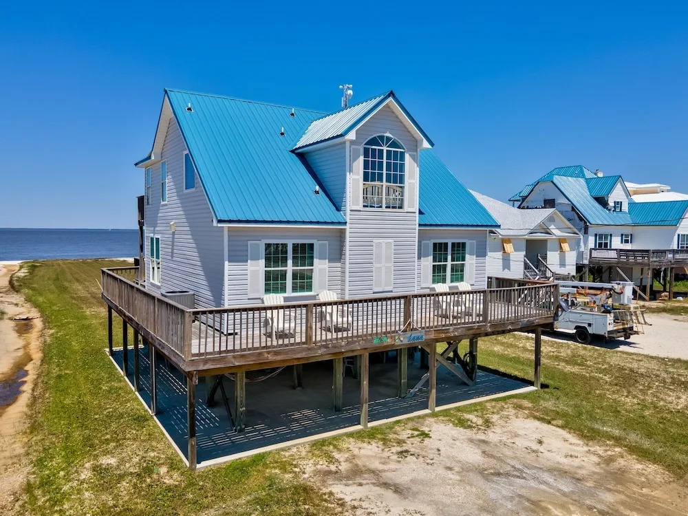 Ohana - Amazing Views! A Short Stroll To Gulf Beach Access, Or Stay Home And Relax In The Hammocks And Ocean Breezes. 3 Bedroom Home by RedAwning