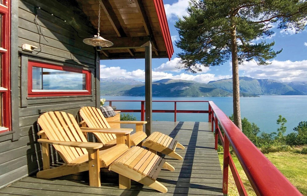 Nice Home in Norheimsund With 4 Bedrooms and Wifi