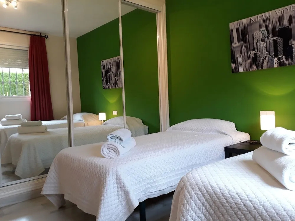 Apartment near Puente Romano
