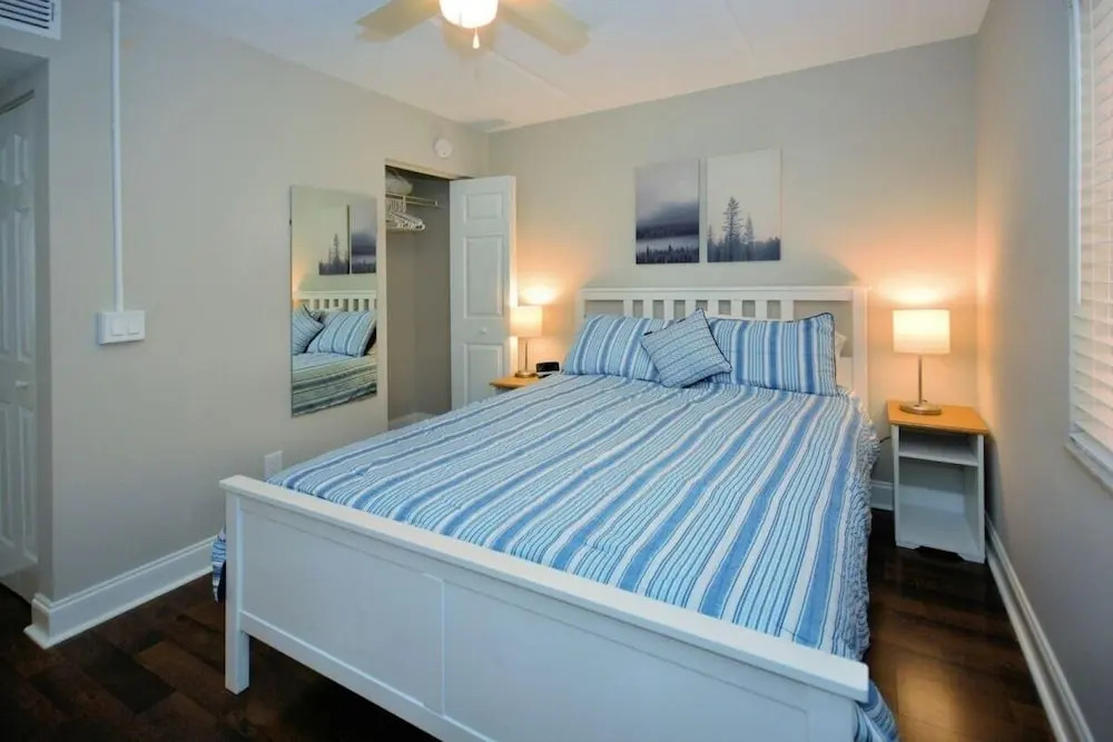 Beachside Retreat-Courtyard Villa-Beachside condo