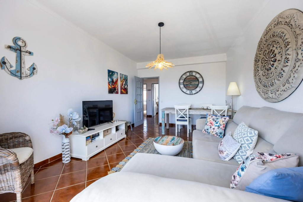 CoolHouses Algarve Luz, 2 Bed top floor flat, amazing sea view, central. Delicia do Sol