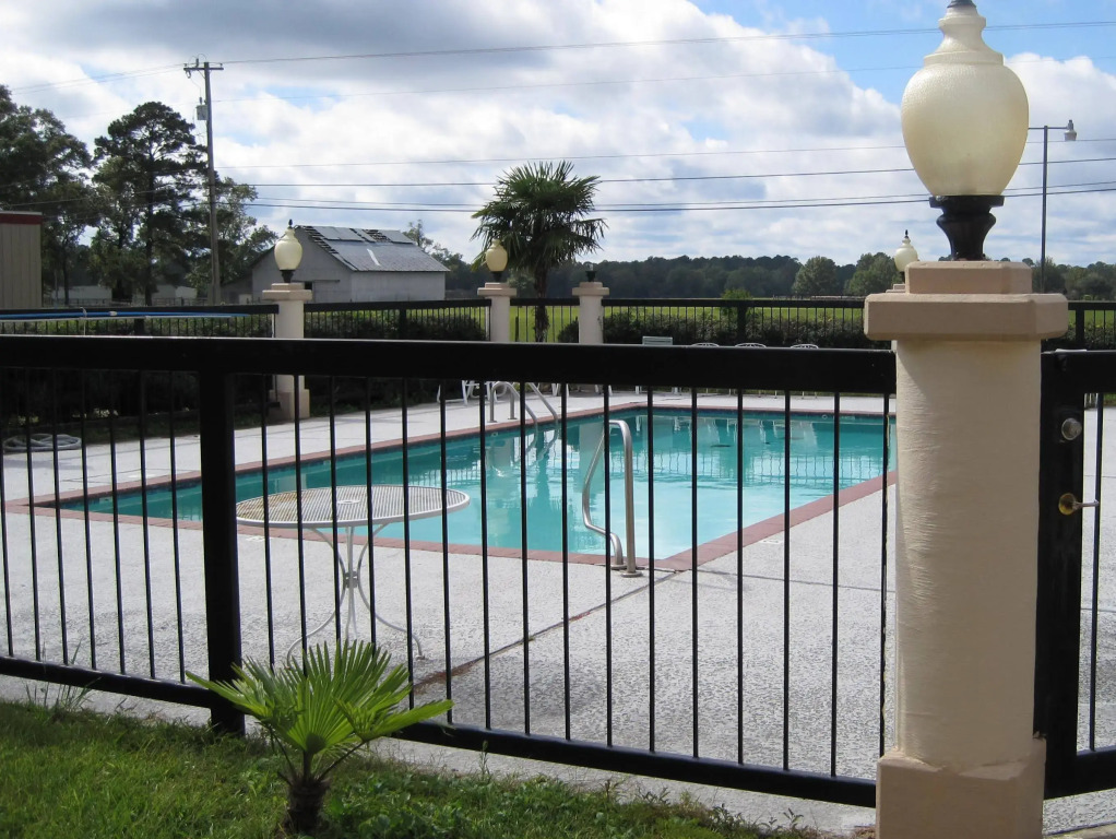 Oakwood Inn