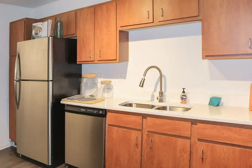 Modern Condo With Pool, Gym, Workspaces & BBQ