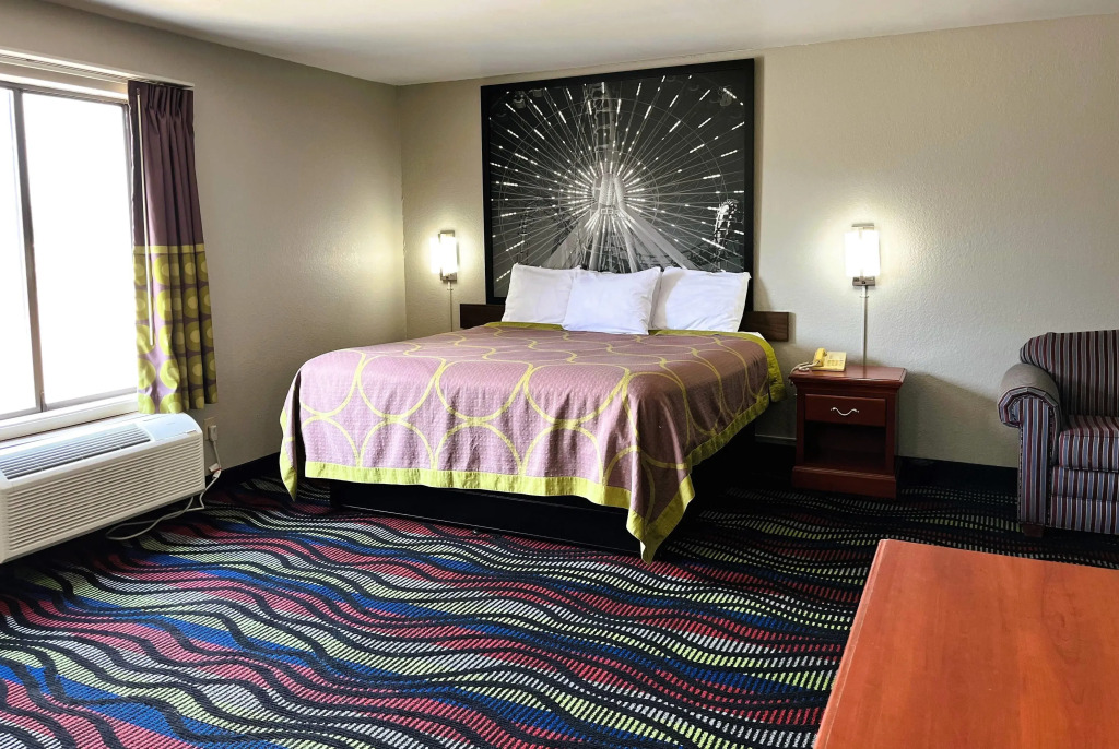 Super 8 by Wyndham Vincennes